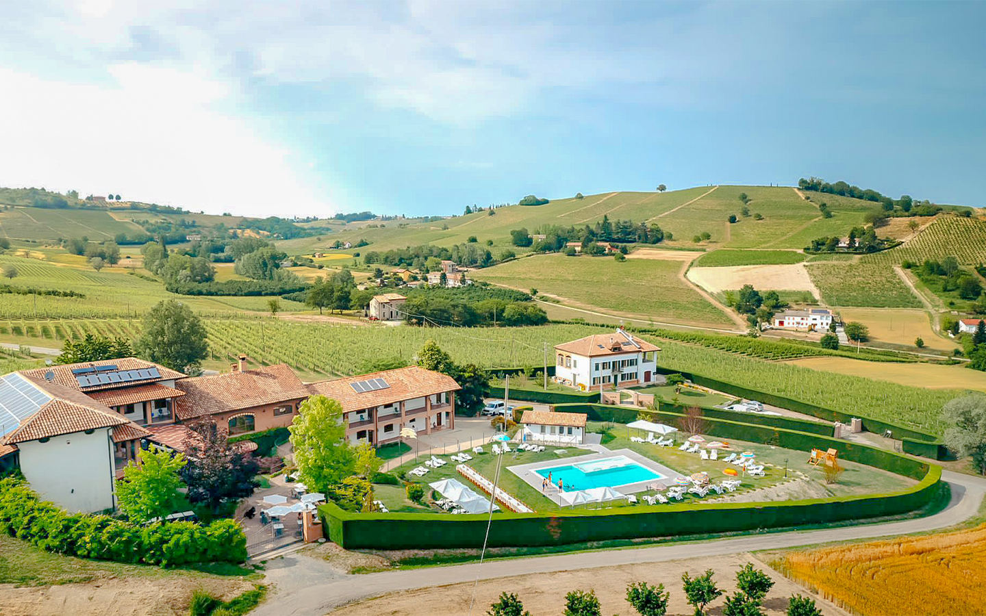 Agriturismo e Villa Con Vigneti E Piscina Nel Sud Del Piemonte