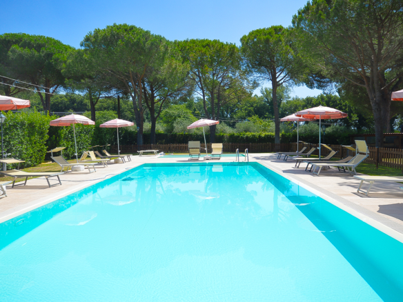 Antica Proprietà Con 3 Case Coloniche E Piscine Al Confine Tra Umbria E Toscana