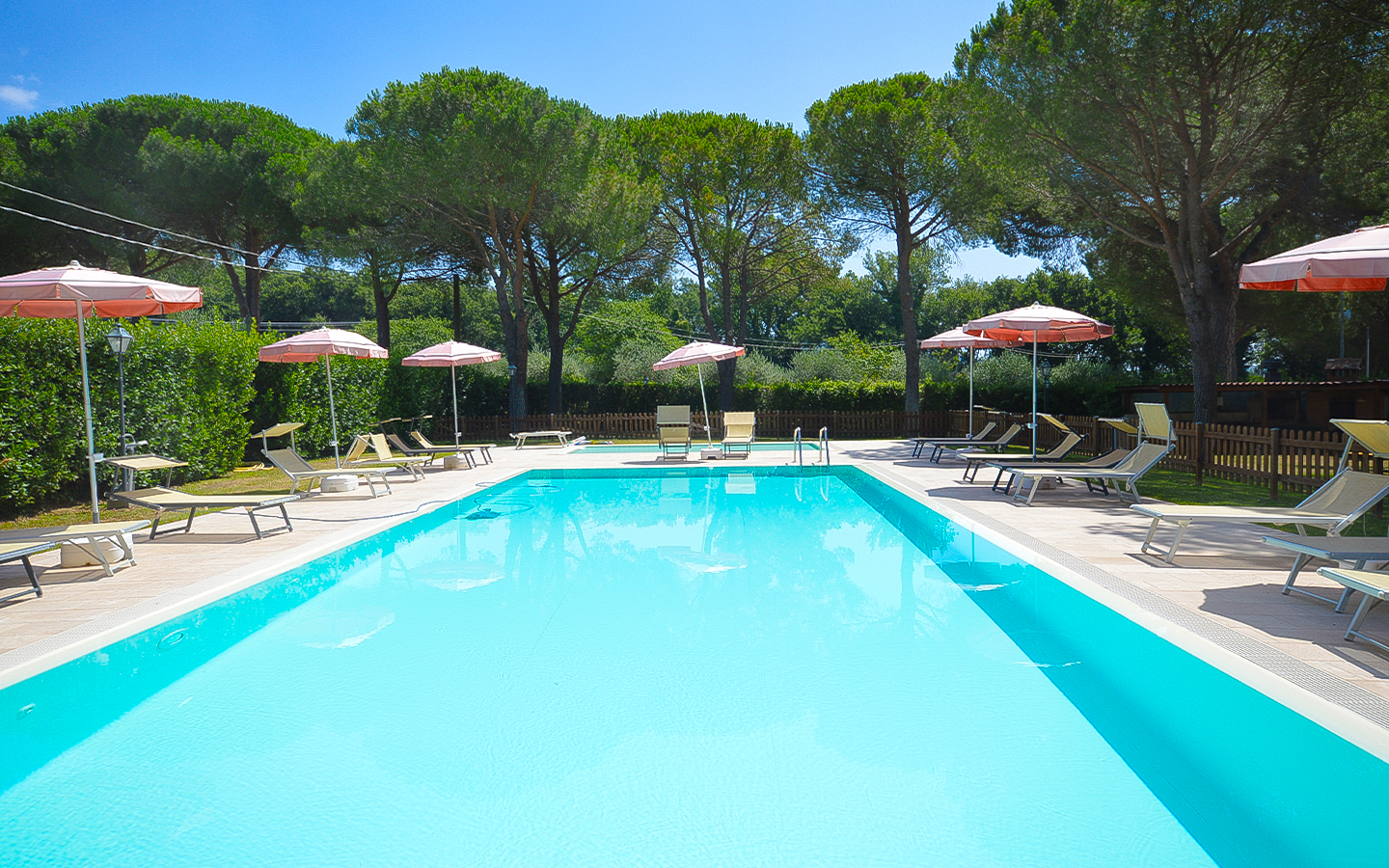 Antica Proprietà Con 3 Case Coloniche E Piscine Al Confine Tra Umbria E Toscana