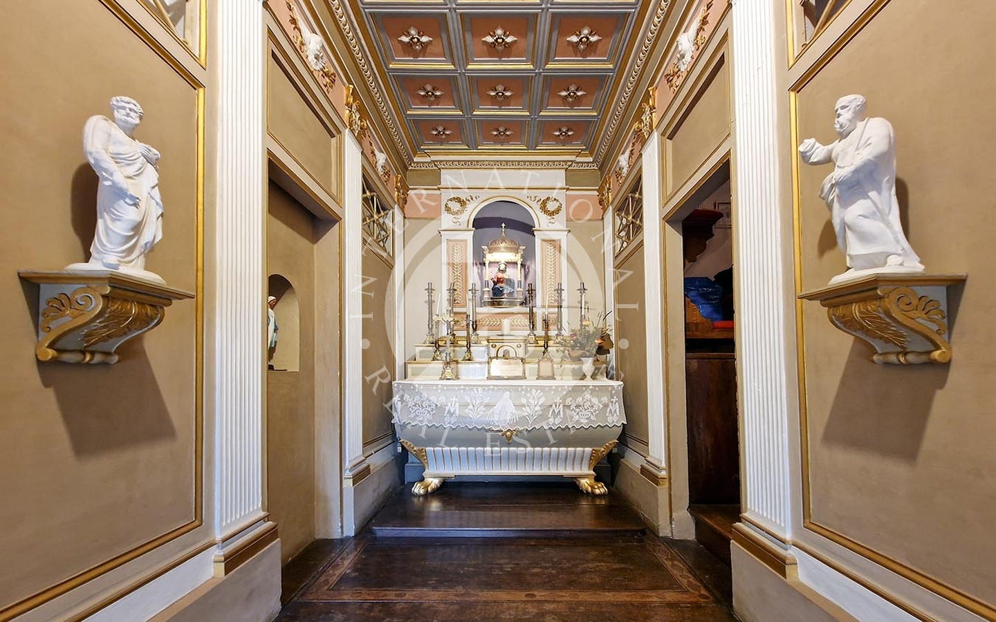 Di Fronte A Piazza Del Popolo