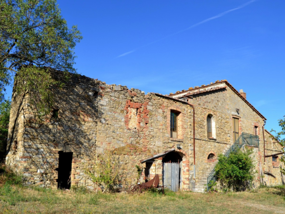 Azienda Agricola Con 87 Ettari E Vista Panoramica A Castelnuovo Di Val Di Cecina