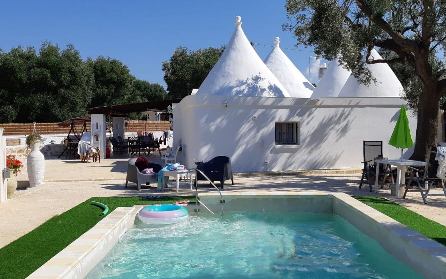 Odnowiony kompleks trulli, Ostuni, Apulia
