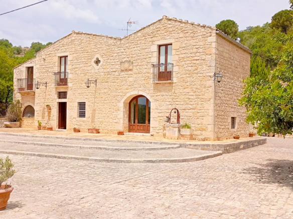 Farmhouse Surrounded by Nature A Few Kms From Modica