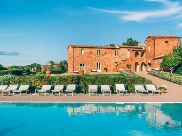 Bauernhaus aus Stein mit großem Garten und Infinity-Pool