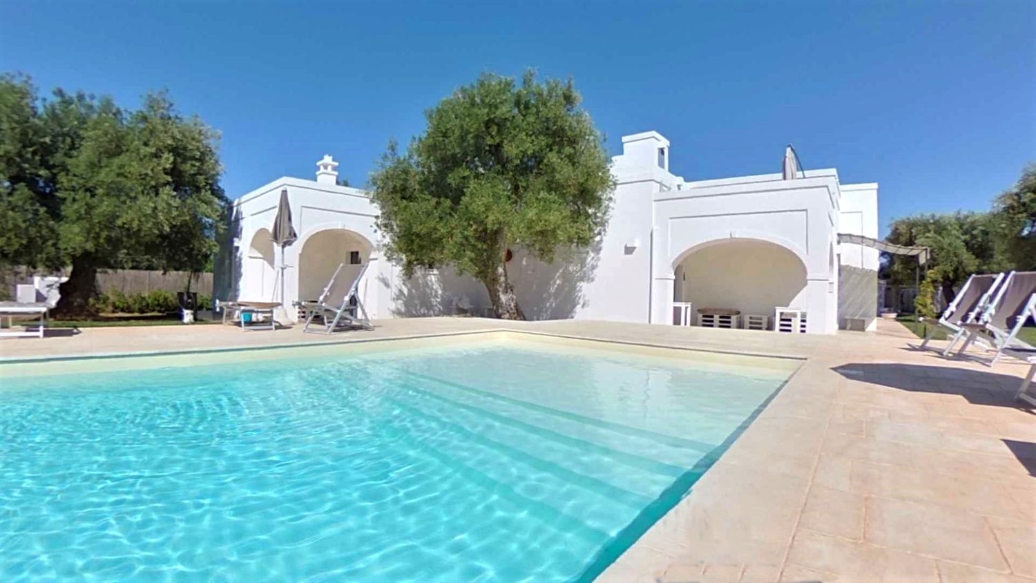 Gerenoveerde boerderij met zwembad en olijfgaard, Apulië