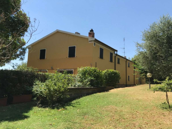 Renovated Farmhouse Surrounded by Nature in Pesaro