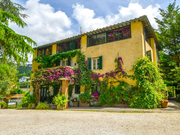 Casale di charme con piscina e campo da tennis a dieci minuti dalle spiagge di Viareggio