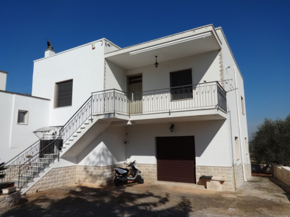 Complesso Immobiliare Con Trulli A 15 Minuti Dal Mare