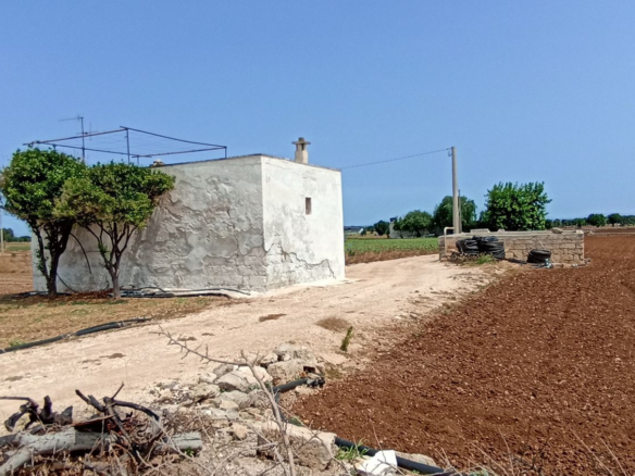 Doppio Fabbricato Rurale Nell'agro Di Savelletri