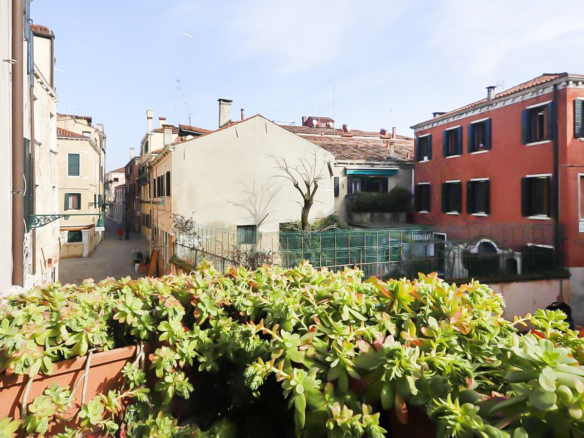 Elegante Appartamento In Nuda Proprietà A Venezia