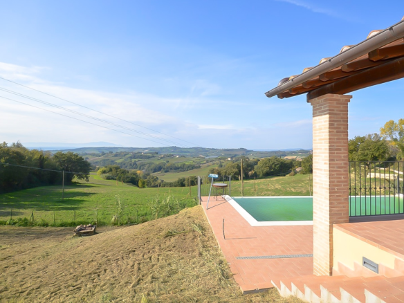 Elegante Proprietà Tra Le Colline A Narni