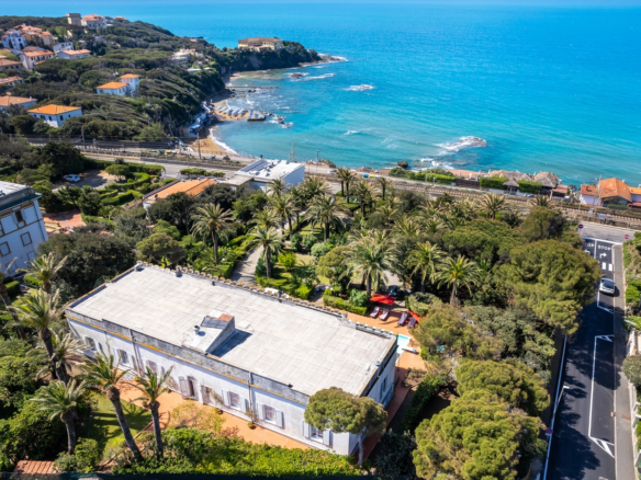 Elegante Residenza Storica Con Piscina E Vista Mare A Castiglioncello