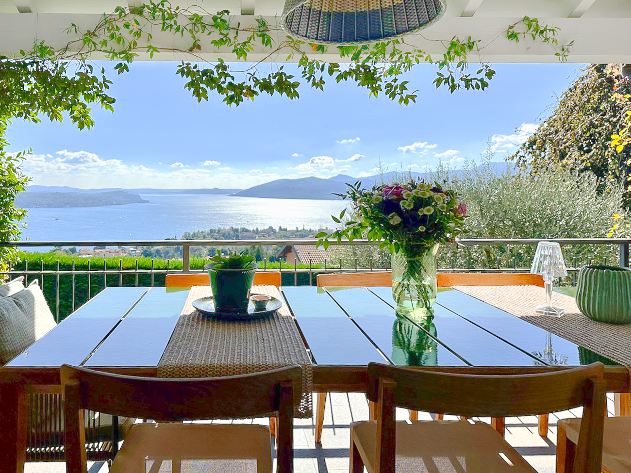 Elegante Villa Con Vista Lago, Piscina E Finiture Di Pregio A Verbania