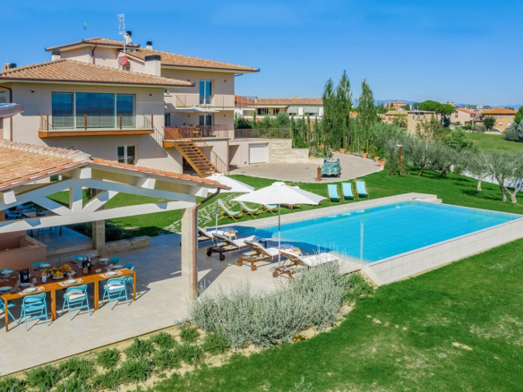 Elegante Villa Di Lusso - Modernità E Tradizione Nel Cuore Della Valdichiana