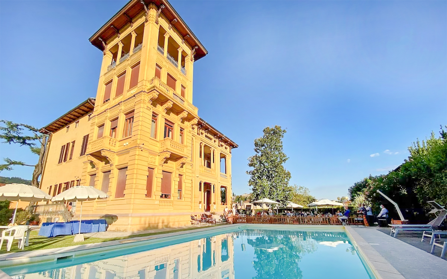 Elegante Villa Liberty del 900 con Vista Panoramica sulle Alpi Apuane, Toscana