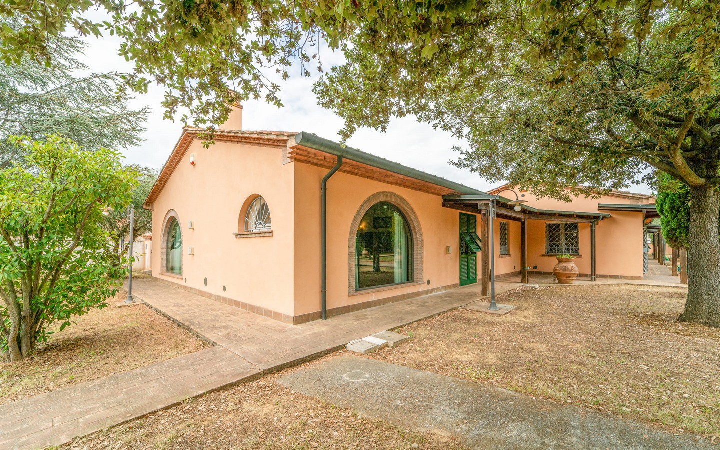 Elegante toskanische Villa mit großem Park in Cecina, 2,5 km vom Meer entfernt