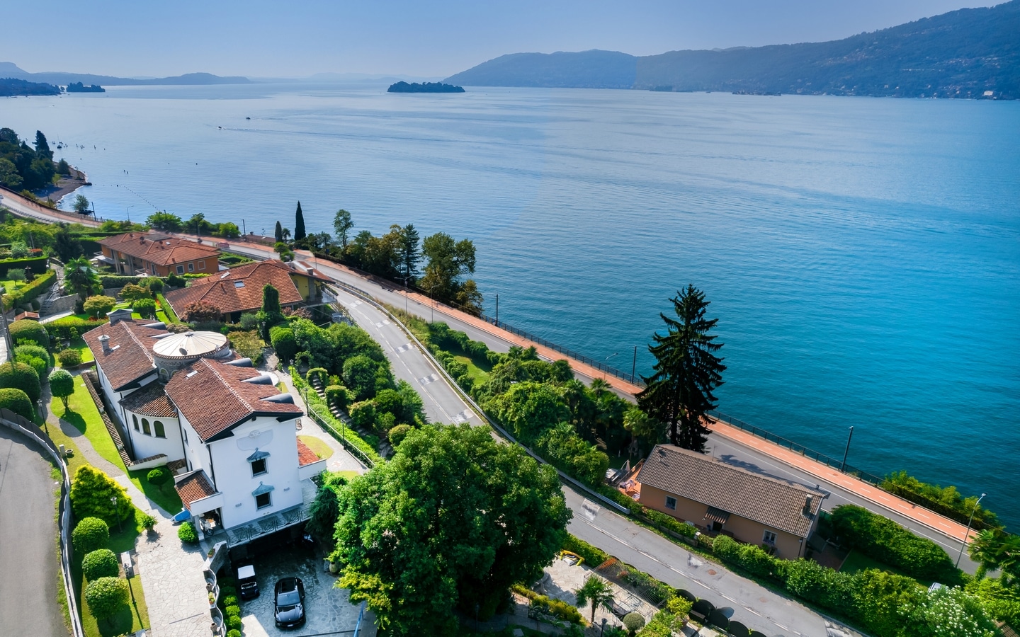 Esclusiva Villa Panoramica Con Torre In Pietra E Piscina A Verbania