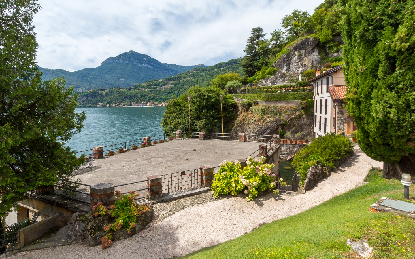 Appartement de prestige dans la Villa Coppedé, au bord du lac avec place de bateau
