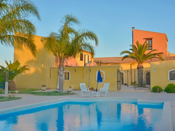 Hotel Con Piscina E Giardino In Vendita A Sciacca