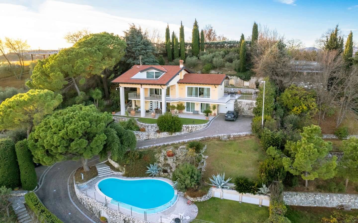 Magnifica Villa Con Piscina Vista Lago – Padenghe Sul Garda