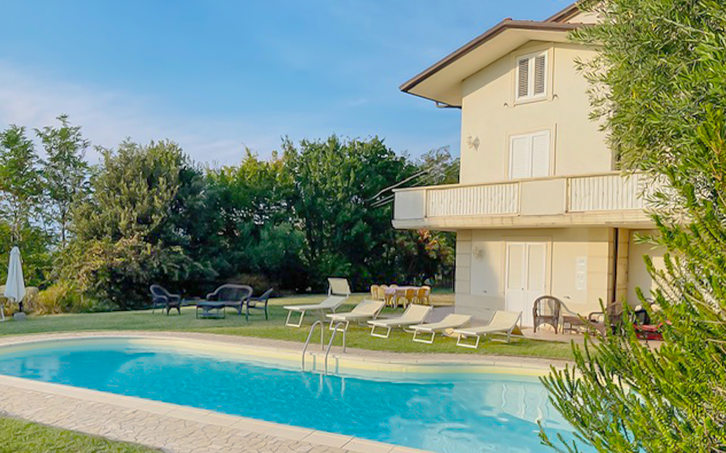 Porzione Di Villa Con Parco, Piscina E Vista A 360° A Montelabbate, Tra Pesaro E Urbino