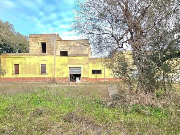Prestigiosa Masseria A 6 Km Da Torre Guaceto