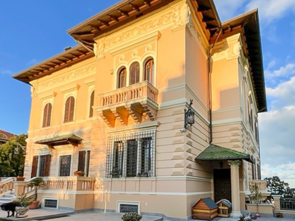 Prestigiosa Unità Immobiliare In Villa Vista Mare