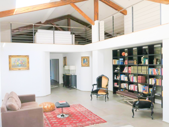 Prestigiosa Villa Con Ampio Giardino E Tecnologia Avanzata A Pochi Minuti Da Chiasso