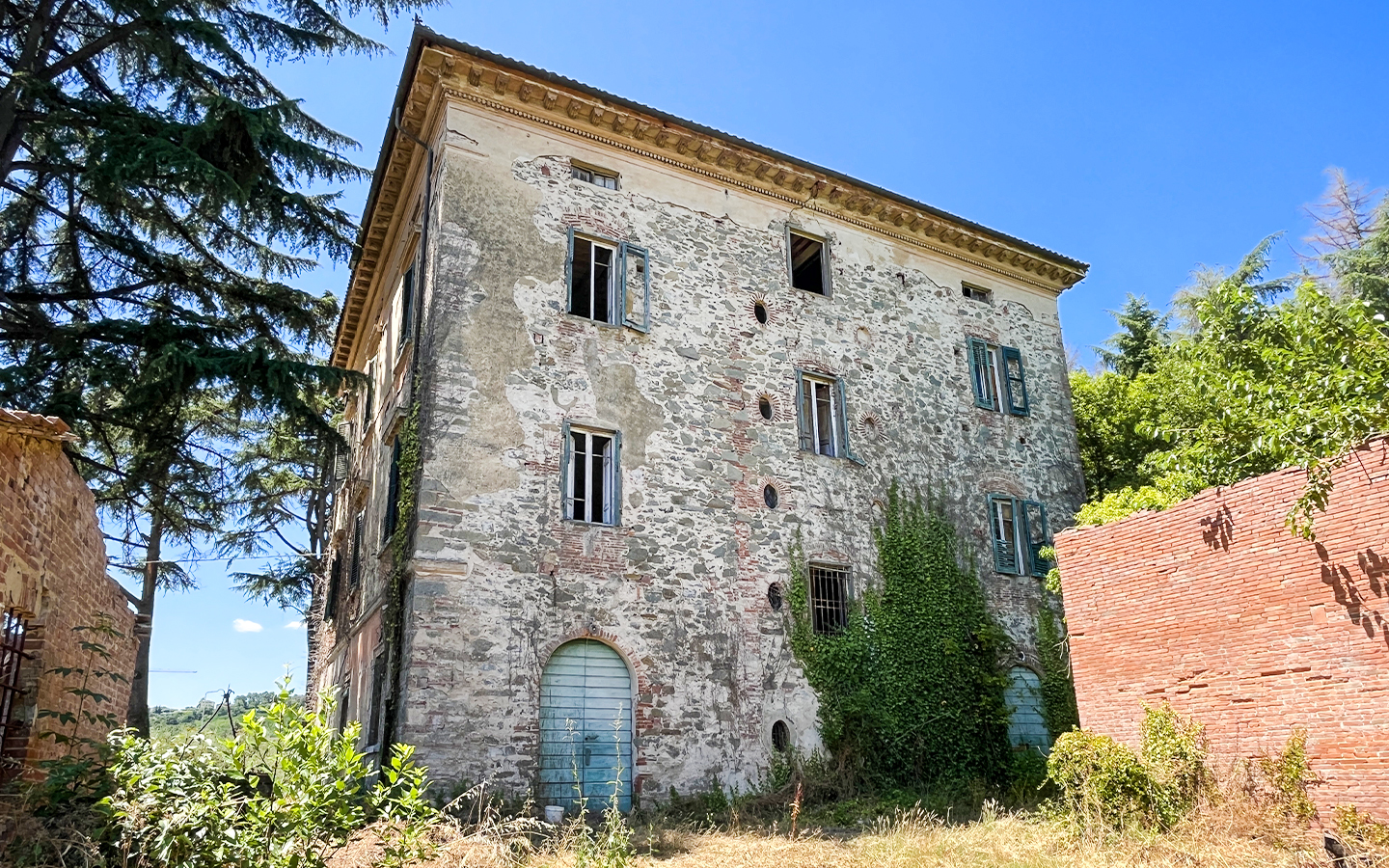 Prestigiosa Villa Ottocentesca Con Terreno E Annessi A Montecarlo, Lucca