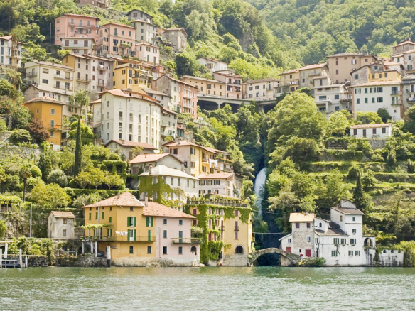 Prestigioso Immobile Commerciale Con Vista Lago