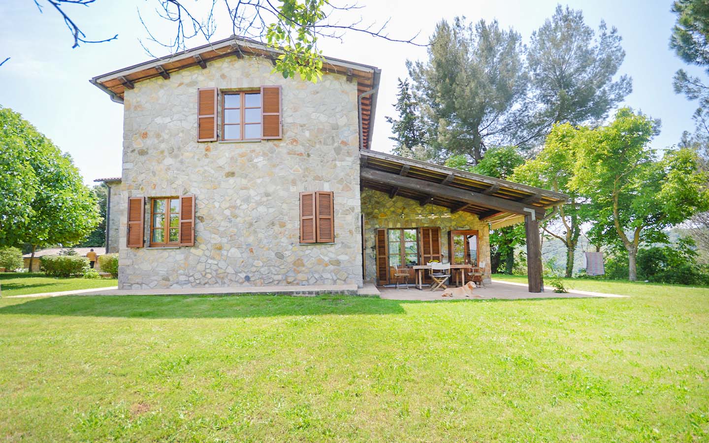 Anwesen besteht aus drei Einheiten mit Garten und Pool in Baschi