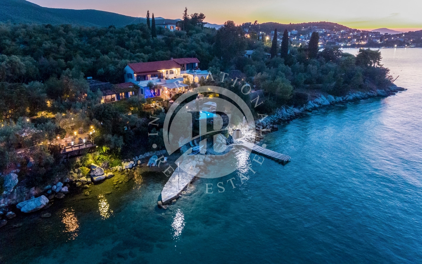 Immersa Nella Tranquillità Del Pittoresco Villaggio Di Pescatori Di Mitzella