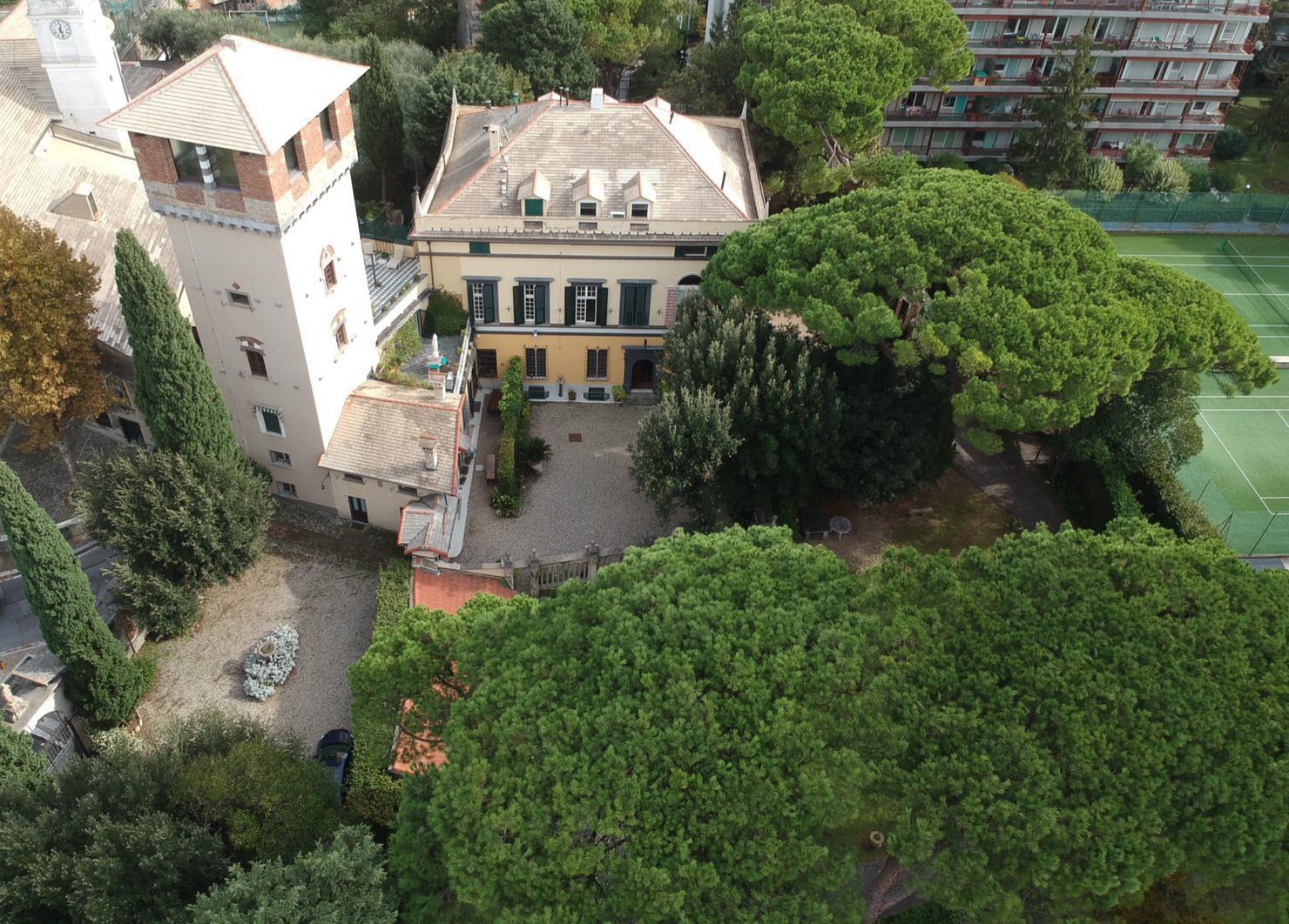 Signorile Appartamento In Villa Storica Di Grande Prestigio Immersa Nel Parco – Genova Quarto