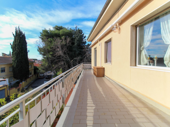 Signorile Dimora Nel Centro Di Cecina