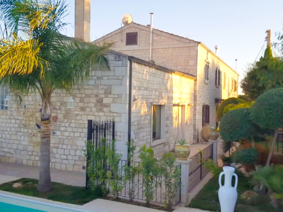 Splendida Villa In Pietra Con Piscina A Modica
