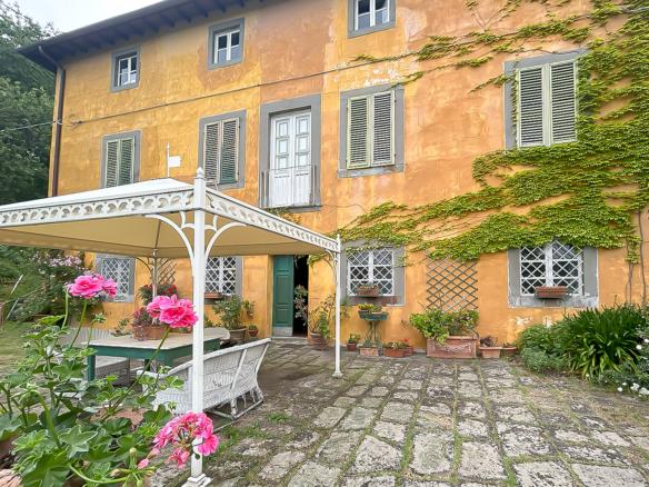 Splendida Villa Settecentesca Tra I Boschi Di Castagni - Tereglio (Lucca)