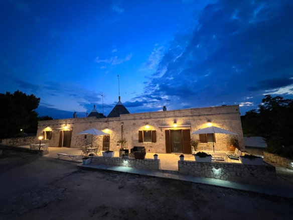 Tipico Casale Con Trulli Nella Valle D'Itria