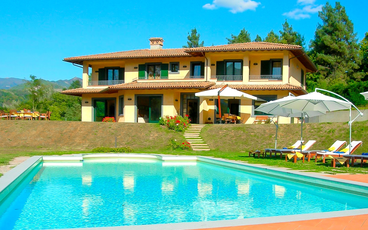 Villa Con Piscina E Ampio Giardino Con Vista Panoramica A Castelnuovo Di Garfagnana