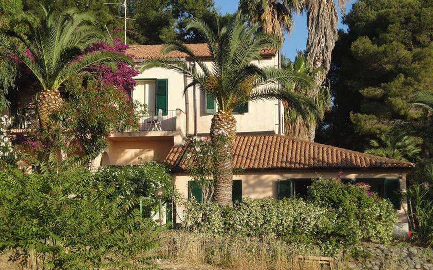 Villa met zeezicht en bouwgrond, dichtbij zee en Tropea, Calabrië