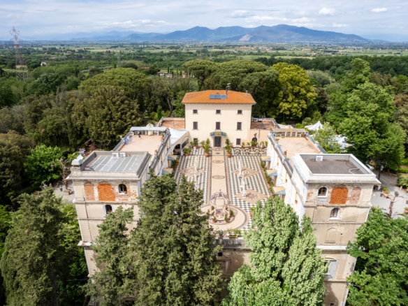 Villa Di Lusso Con Fascino Storico E Comfort Moderno Nella Campagna Toscana