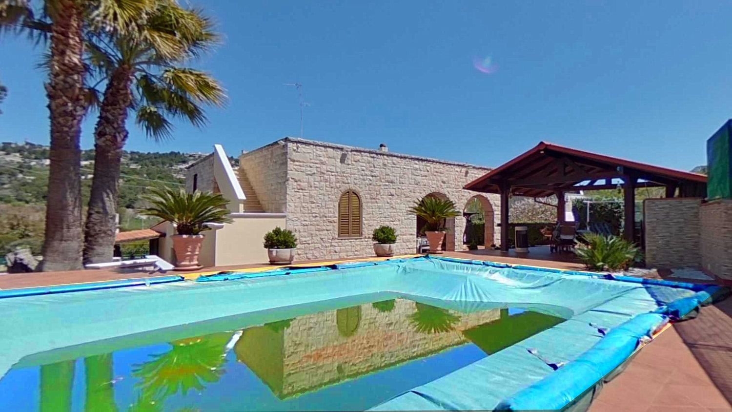 Villa In Pietra Indipendente Con Piscina Nella Vallata Del Canale Di Pirro, Puglia