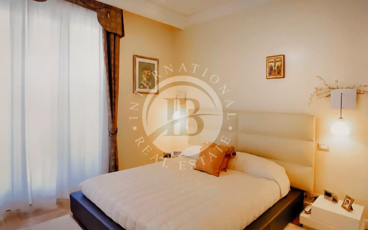 Ascensore E Finiture Di Pregio