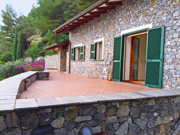 Villetta Con Giardino E Spettacolare Vista Mare Ad Alassio