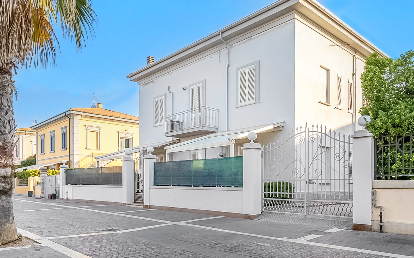 Prestigious Villa on the Cecina Promenade