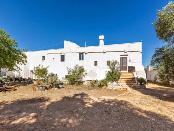 Antica Masseria A Ostuni Con Uliveti Secolari - Puglia