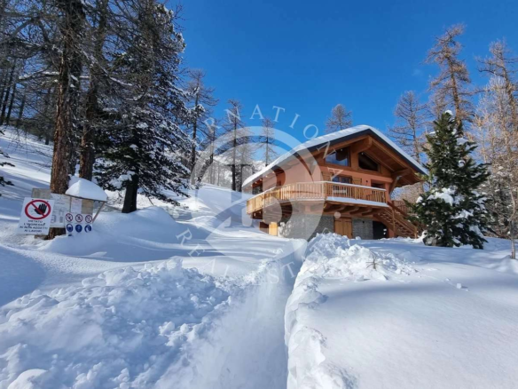 Baita Di Nuova Costruzione A Un Passo Dalle Piste Della Via Lattea