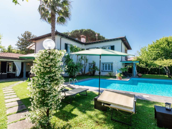 Elegante Villa Con Piscina A 300 M Dal Mare A Forte Dei Marmi
