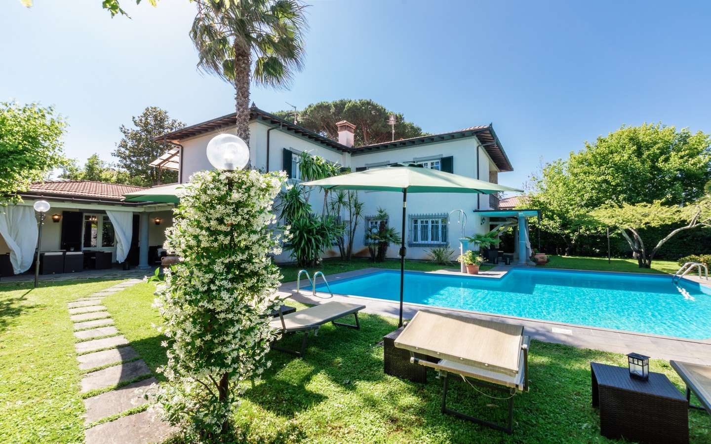 Elegante Villa Con Piscina A 300 M Dal Mare A Forte Dei Marmi