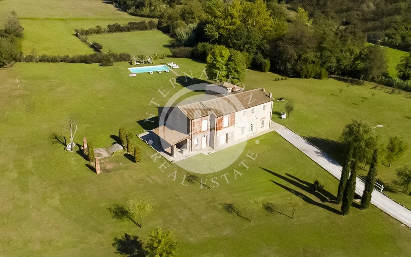 Eksklusivt renovert gårdshus i Luccas åser