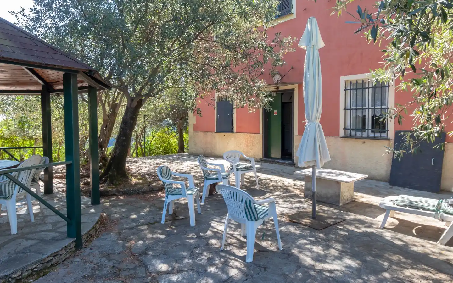 Villa storica in posizione dominante con ampio giardino a pochi km da Recco